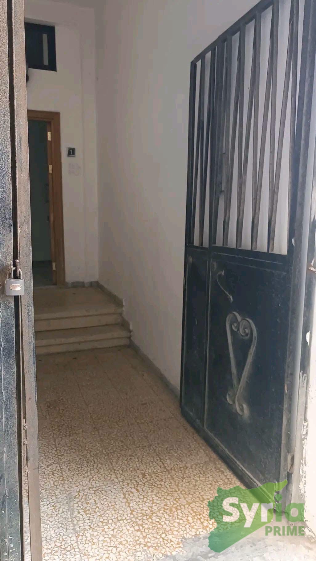 شقة في اللاذقية